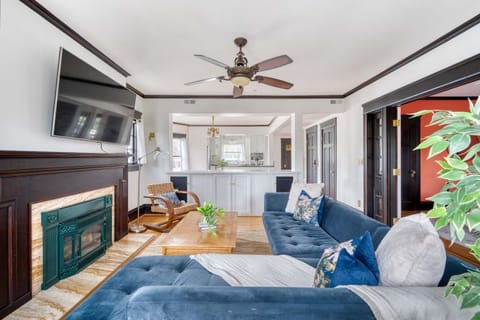 1910 Historic Jessie Morehead House - 98 WalkScore Apartment in Portland