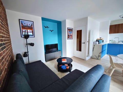 Communal lounge/ TV room, Bed, Living room, Seating area