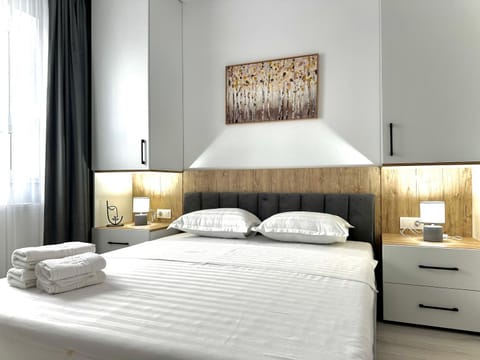 Photo of the whole room, Bedroom, towels