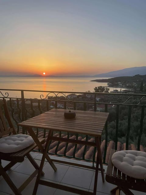 View (from property/room), Mountain view, Sea view, Sunset