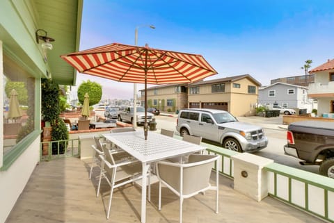 319 Coronado House in Balboa Peninsula