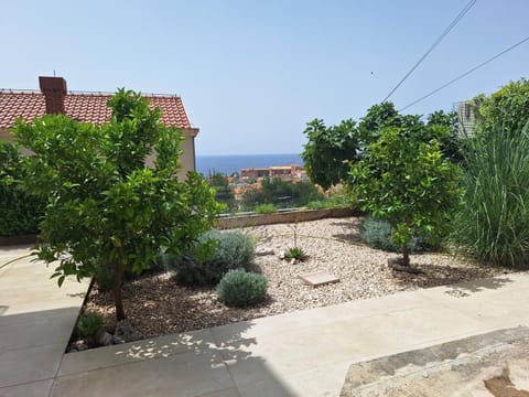 Garden view, Sea view