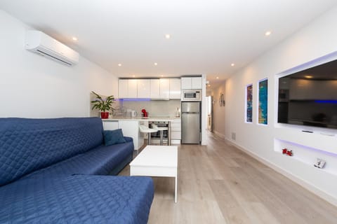TV and multimedia, Dining area, oven, air conditioner