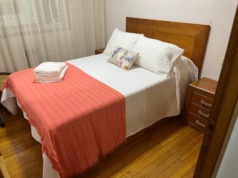 Bedroom, towels