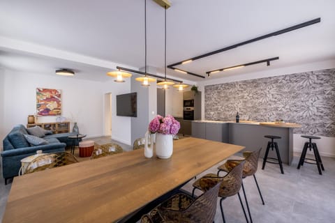 TV and multimedia, Living room, Dining area