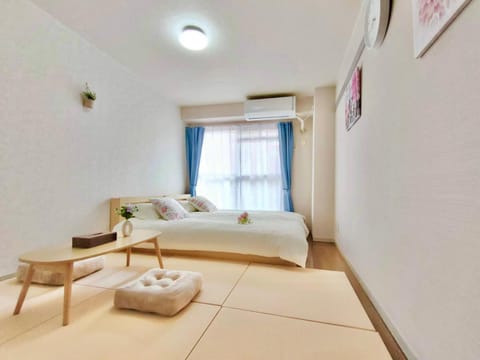 Photo of the whole room, Bedroom