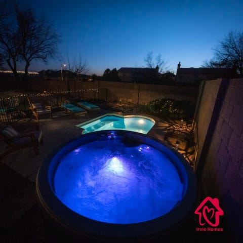 Gusto Retreat Modern Serenity - An Irvie Home House in Rio Rancho