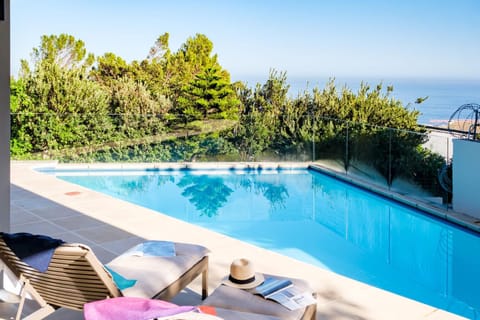 View (from property/room), Balcony/Terrace, Sea view, Swimming pool, sunbed