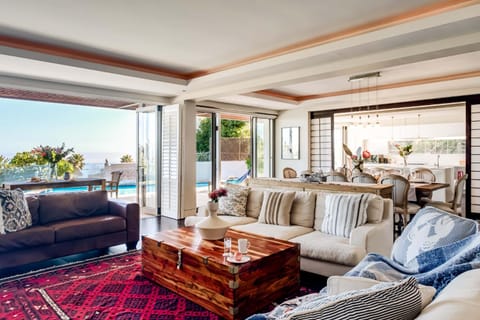 View (from property/room), Balcony/Terrace, Living room, Seating area, Dining area