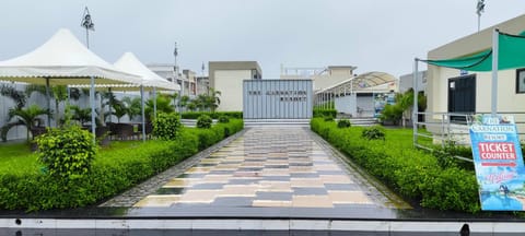 Facade/entrance, Garden view
