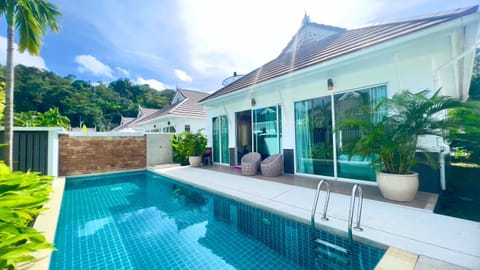 Property building, Pool view