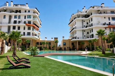 Property building, Garden, Garden view, Pool view, Swimming pool, sunbed