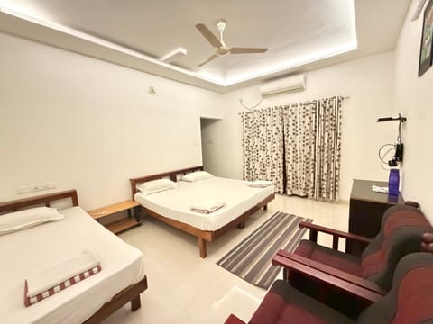 Bed, Photo of the whole room, Bedroom, air conditioner
