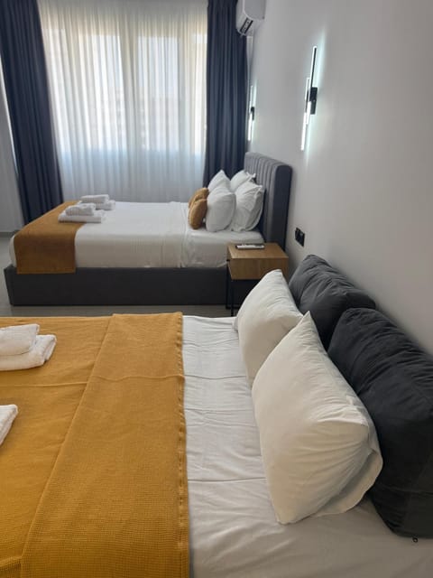 Bed, Photo of the whole room, Seating area, Bedroom