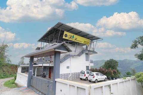 Property building, Day, Mountain view, Parking
