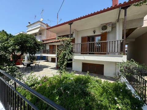 Property building, Day, Garden, Balcony/Terrace, Garden view