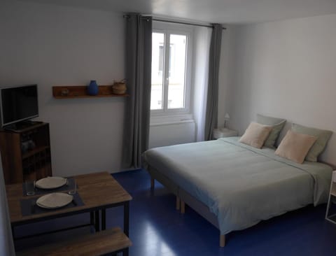 Bed, TV and multimedia