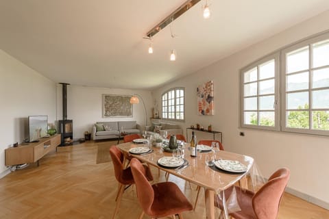 Living room, Dining area