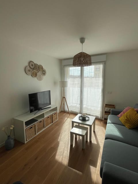 Communal lounge/ TV room, TV and multimedia, Living room, Seating area, Evening entertainment