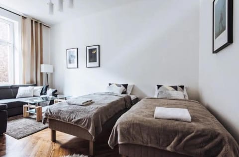 Bed, Photo of the whole room, Seating area, Bedroom, towels