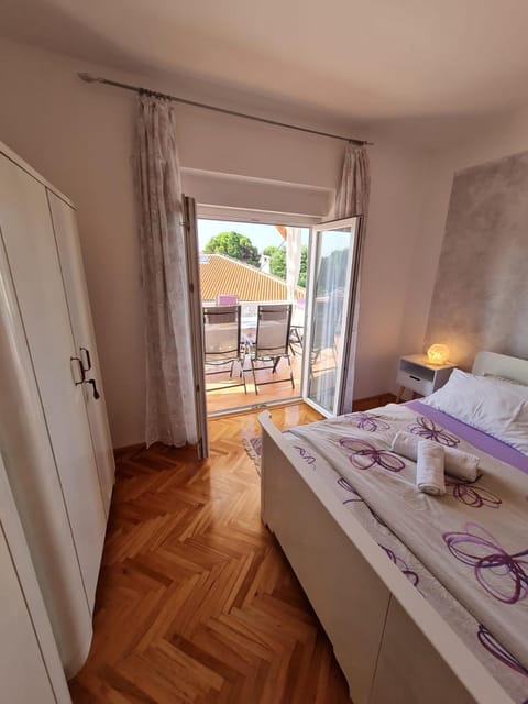 Bed, Balcony/Terrace, Bedroom, wardrobe