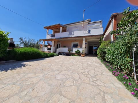 Property building, Day, Garden, Garden view