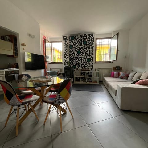 Communal lounge/ TV room, TV and multimedia, Dining area