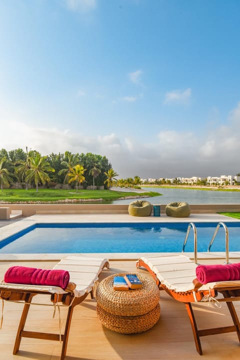 Natural landscape, View (from property/room), Balcony/Terrace, Swimming pool, sunbed