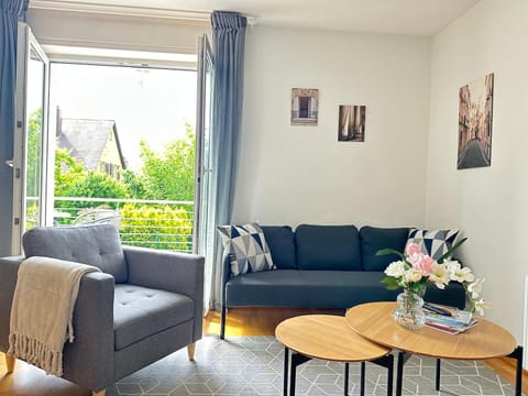 View (from property/room), Balcony/Terrace, Living room, Seating area