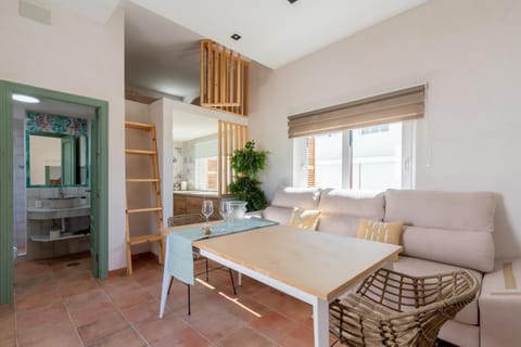 Bed, Bathroom, TV and multimedia, Kitchen or kitchenette, Living room, Dining area, towels, air conditioner