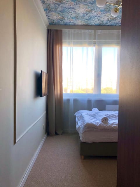 Bed, TV and multimedia, Photo of the whole room