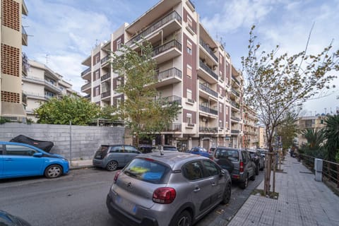 Property building, Neighbourhood, City view, Location