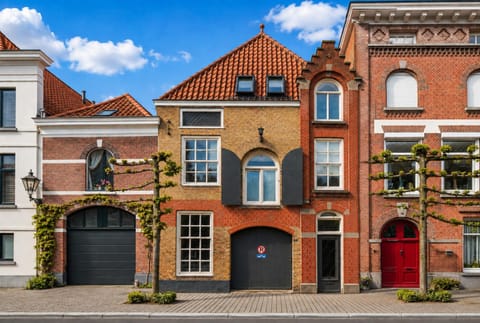 Property building, Day