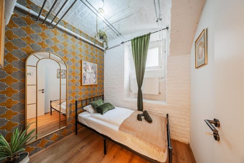 Bed, Photo of the whole room, towels