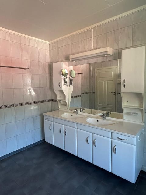 FERRYtale, cozy, spacious house on Senja House in Nordland, Norway