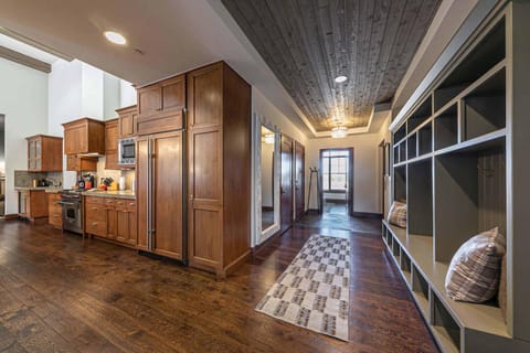 Great Bear Lodge 501 by East West Hospitality Apartment in Northstar Drive