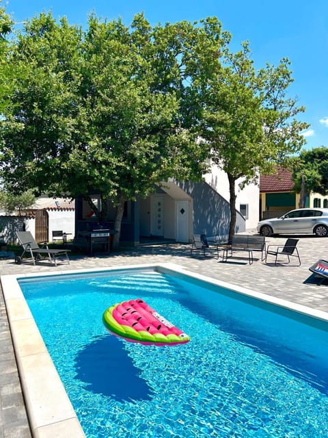 Rubis Holiday Home with Pool House in Fažana