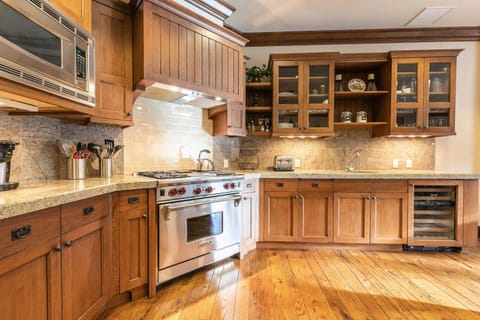 Great Bear Lodge 504 by East West Hospitality Apartment in Northstar Drive