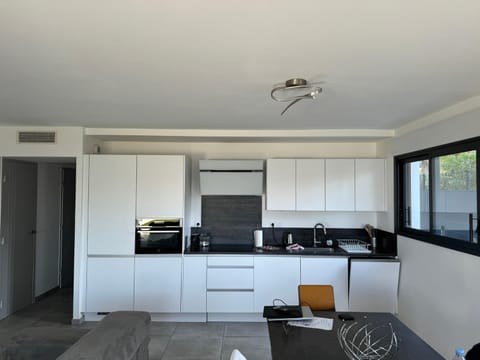 T3 NEUF AVEC TERRASSE ET JARDIN FACE a LA MER Apartment in Sanary-sur-Mer