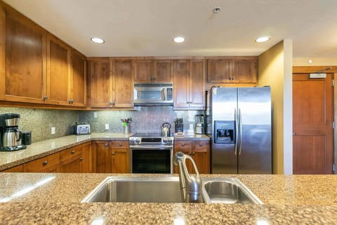 Iron Horse Lodge North 205 by East West Hospitality Apartment in Northstar Drive