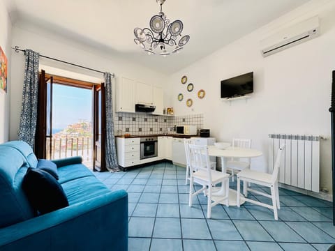 TV and multimedia, Kitchen or kitchenette, Living room, Dining area
