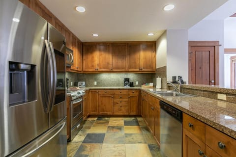 Iron Horse Lodge North 206 by East West Hospitality Apartment in Northstar Drive