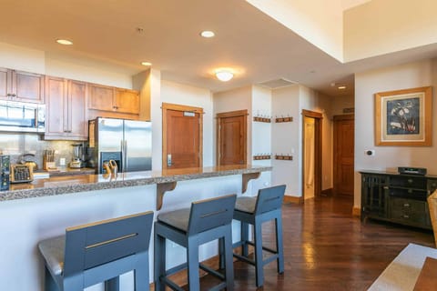 Iron Horse Lodge North 305 by East West Hospitality Apartment in Northstar Drive