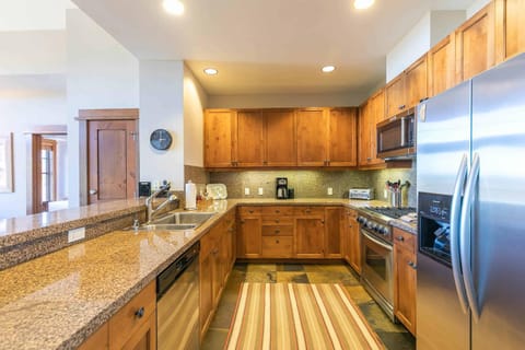 Iron Horse Lodge North 305 by East West Hospitality Apartment in Northstar Drive