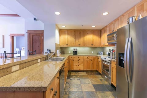 Iron Horse Lodge South 404 by East West Hospitality Apartment in Northstar Drive