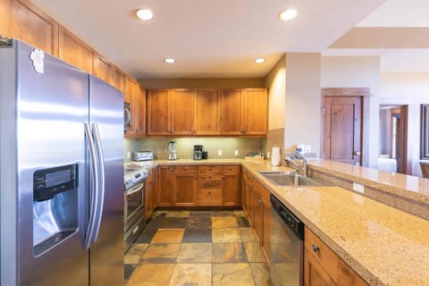 Iron Horse Lodge North 307 by East West Hospitality Apartment in Northstar Drive