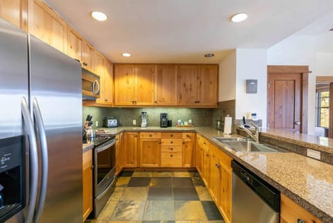 Iron Horse Lodge North 207 by East West Hospitality Apartment in Northstar Drive