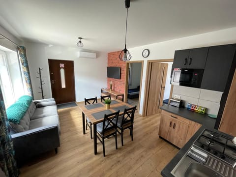TV and multimedia, Kitchen or kitchenette, Living room, Dining area, microwave, oven, kitchen