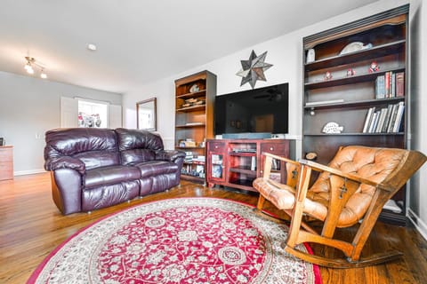 9 Mi to Dtwn Fort Worth Home with Patio and Yard House in Richland Hills