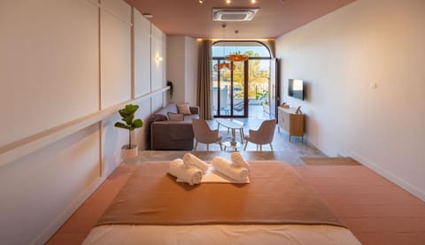Bed, TV and multimedia, Living room, Seating area, air conditioner, air conditioner